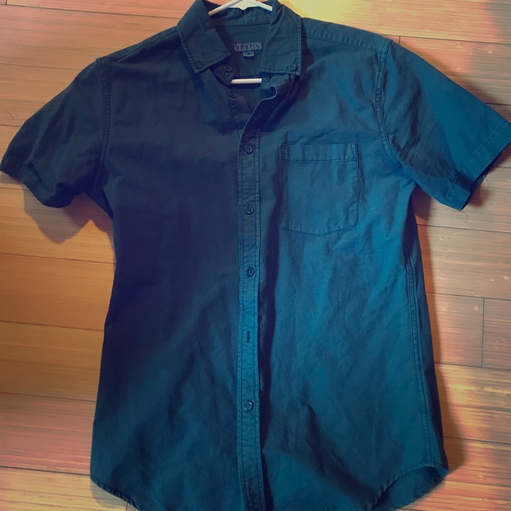FINAL SALE PRICE 😎 Short Sleeve Button Down